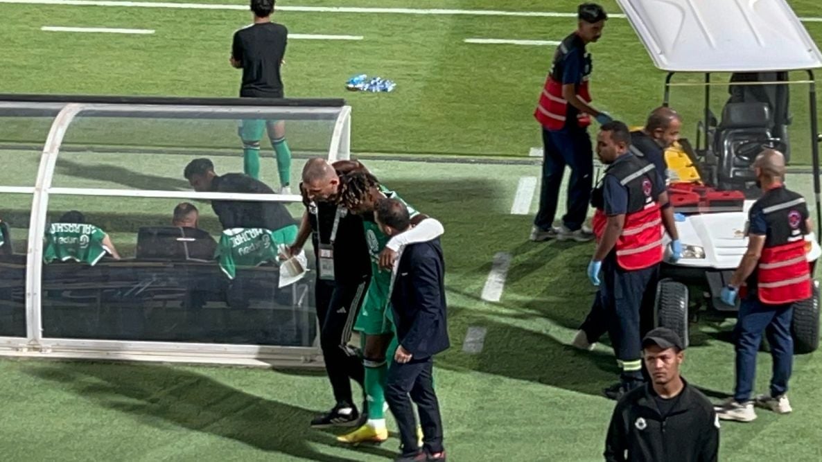 مدرب الفريق المكسيكي يكشف كيف تم إنقاذ محترف الأهلي من قرار يايسله.. تفاصيل رسمية في 2025