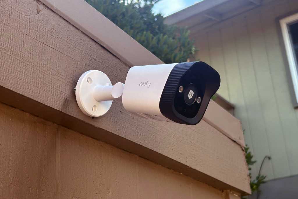 مراجعة كاميرا Eufy Poe Bulle E40 لعام 2025.. أداء احترافي وتجربة متقدمة