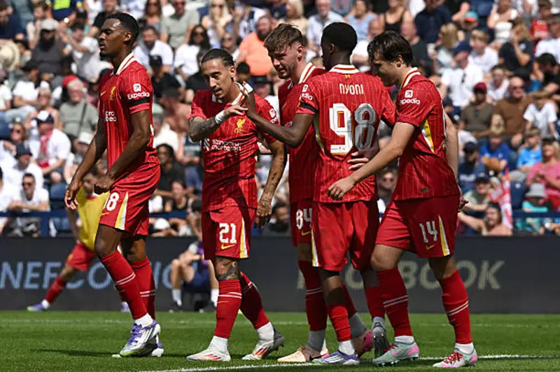 ليفربول يواجه كريستال بالاس في نهائي الدرع الخيرية 2025.. التوقيت والتفاصيل الكاملة لأول لقاء رسمي