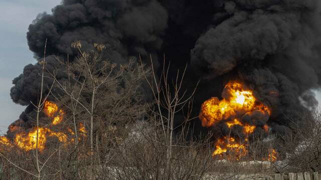 منشأة طاقة في أوديسا تتعرض لحريق إثر هجوم روسي في أوكرانيا عام 2025