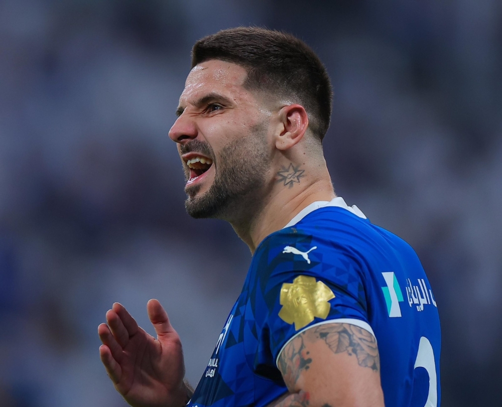 ميتروفيتش يكشف عن مشاركته مصابًا مع الهلال وإعجابه بثقة رونالدو