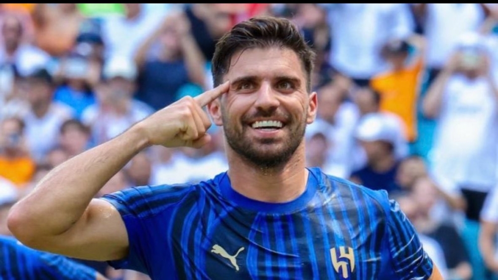 نيفيز يشارك في تدريبات الهلال استعدادًا للموسم الجديد 2025