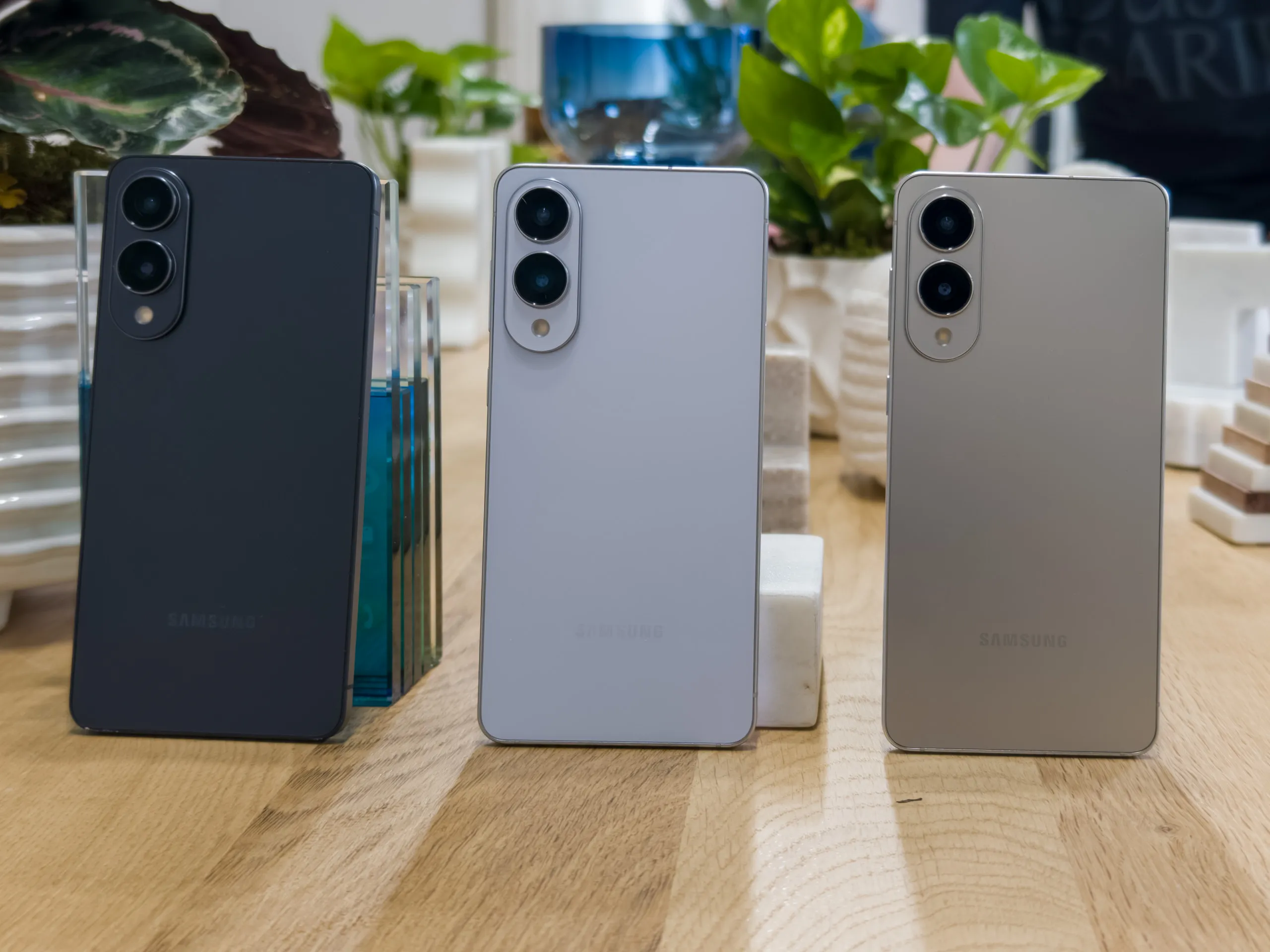 مفاجأة غير متوقعة حول هاتف Galaxy S26 Edge الجديد من سامسونج 2025.. هل البطارية؟