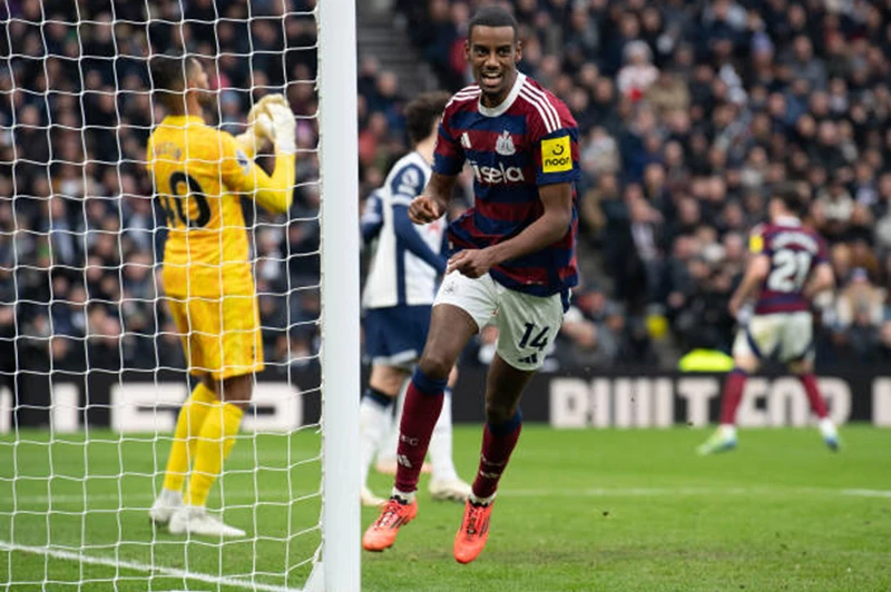 هاو يعلق على مشاركة إيزاك في تدريبات نيوكاسل ويؤكد: لا أملك إجابة