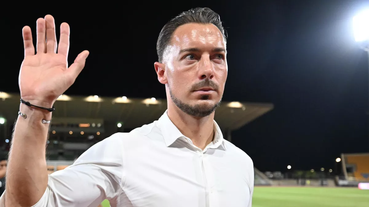 جماهير الأهلي تخطط لتقديم مكافأة مميزة ليايسله في مواجهة الهلال 2025