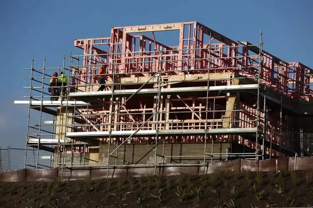 تراجع مستمر في تصاريح بناء المنازل بنيوزيلندا لمدة 15 شهرًا حتى 2025