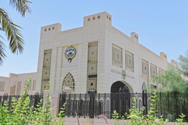 الكويت تستنكر الهجوم الإرهابي ضد قافلة عسكرية في باكستان عام 2025