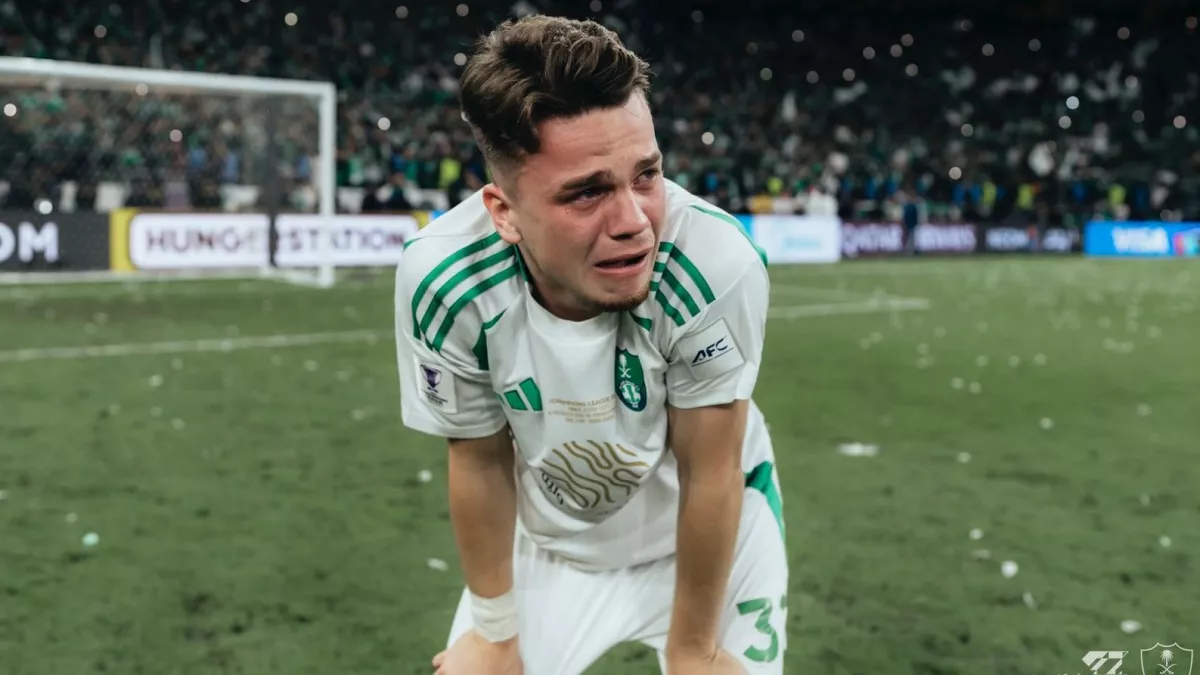 دامس يكشف تفاصيل موافقته على عرض الأهلي مستشهداً بتجربة محرز.. “راتبي الجديد أعلى 100 مرة من السابق”