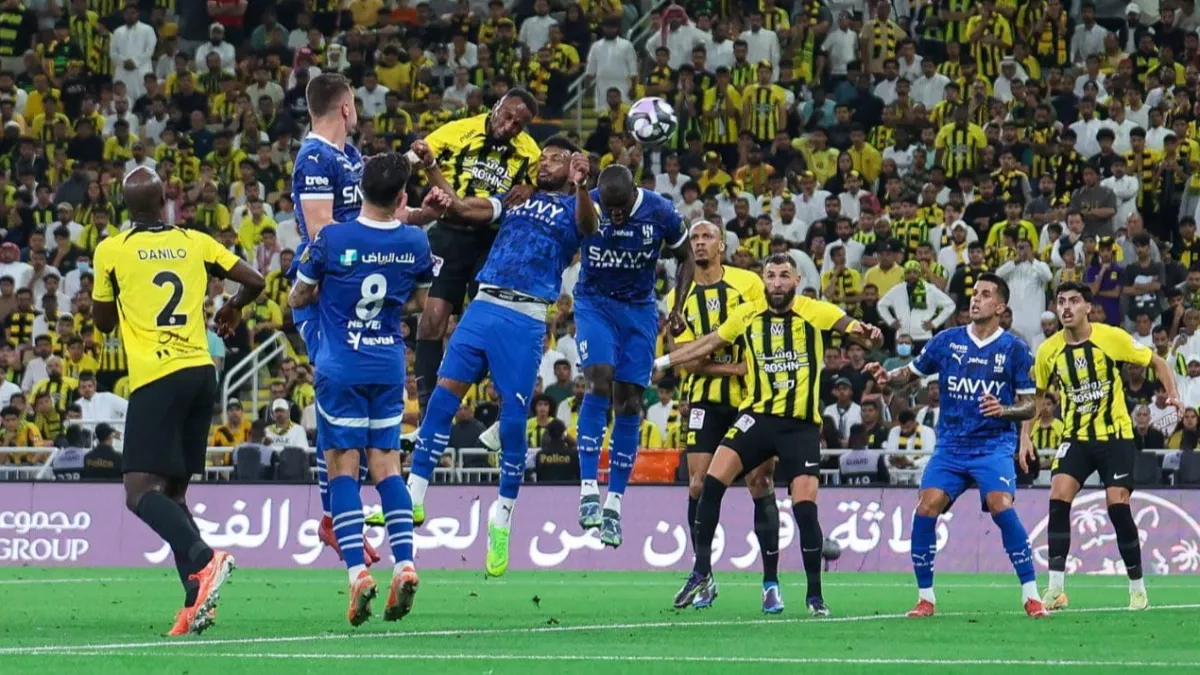 أسطورة الاتحاد يكشف سرا خطيرا وراء هيمنة الهلال على البطولات.. خروجه قد يمنح اللقب 2025