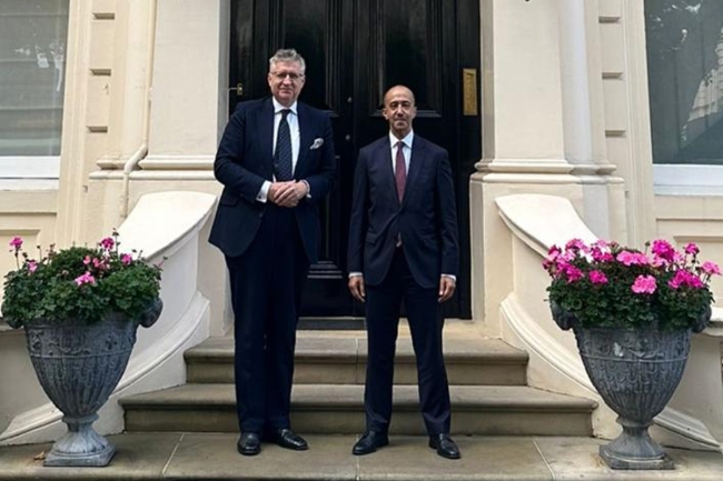 استقبال حافل في لندن.. السفير بدر المنيخ يكرم عمدة الحي المالي لعام 2025