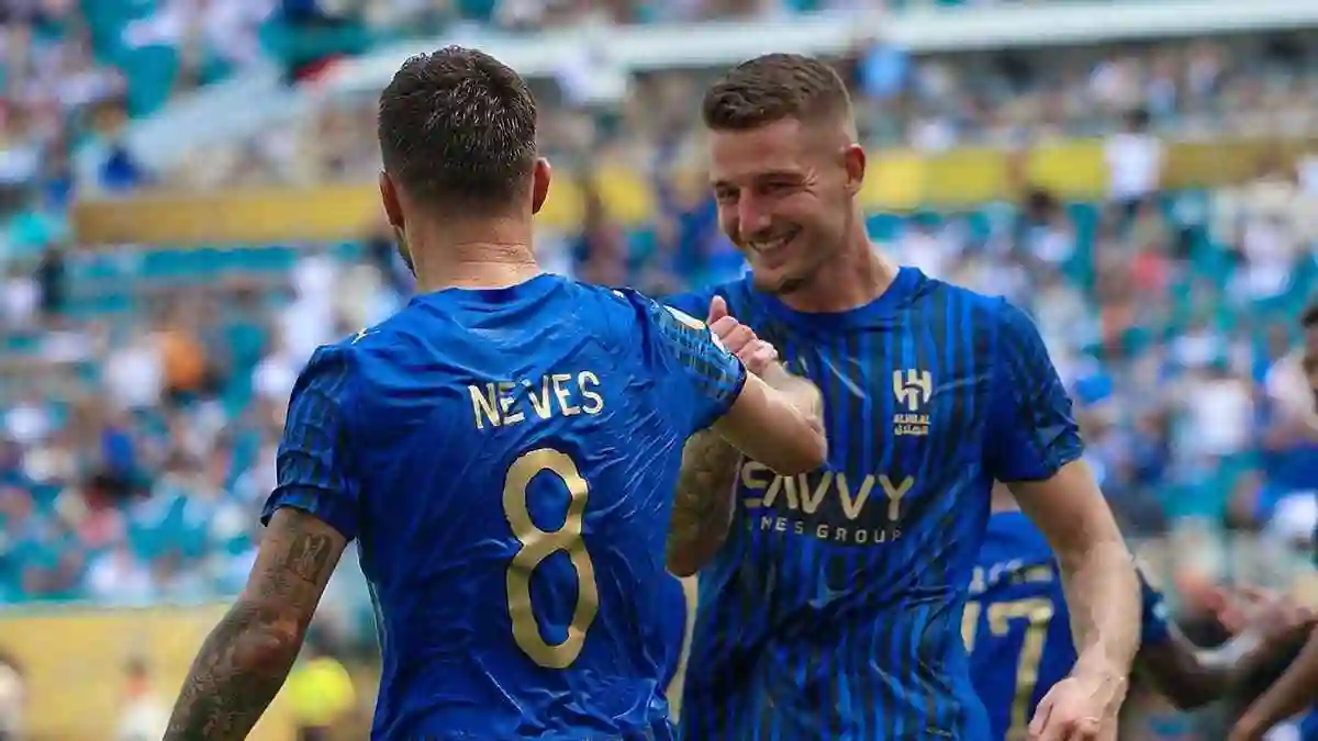 الهلال يواجه خطر فقدان ثنائي المحور الذهبي بسبب عجز الميزانية في 2025