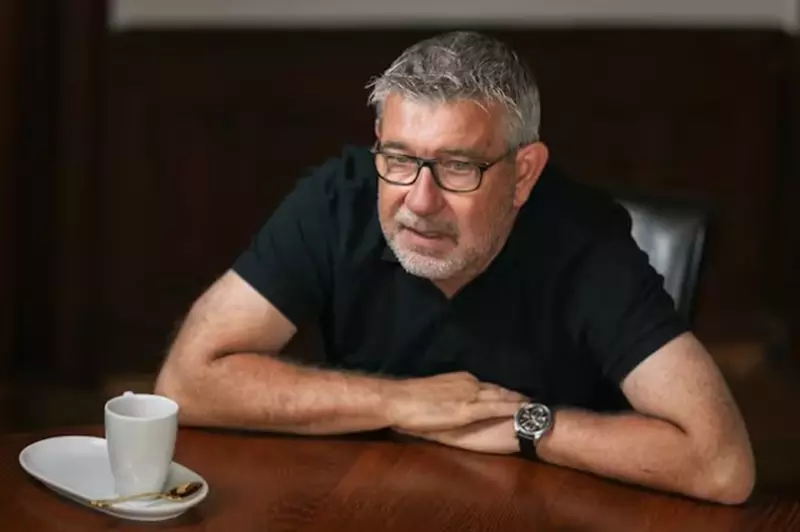 بروسيا مونشنجلادباخ يُنهي مشوار مدرب الفريق بشكل رسمي