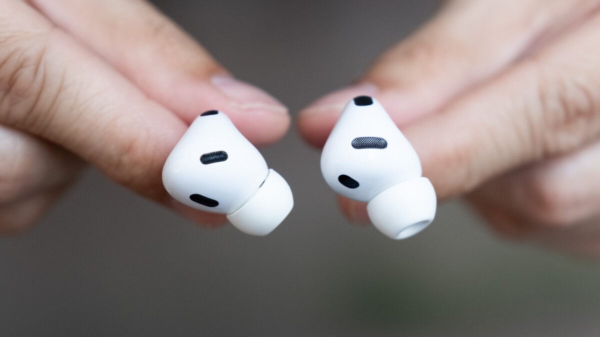 تحديث IOS 26 يمنح AirPods ترقيات مجانية مذهلة في 2025
