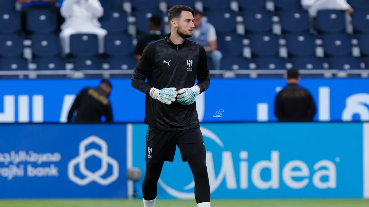 تساؤلات تثار في 2025.. هل غيّر اتحاد الكرة قواعد تسجيل حراس المواليد لدعم صفقة الهلال؟