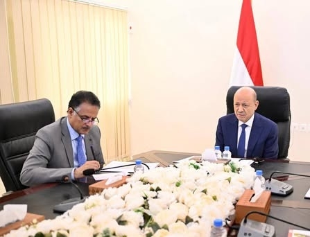 تقرير أمريكي جديد.. مطالبات باستقالة رشاد العليمي في ظل اتهامات تعاون مع الحوثيين وتهديدات بالاعتقال في 2025