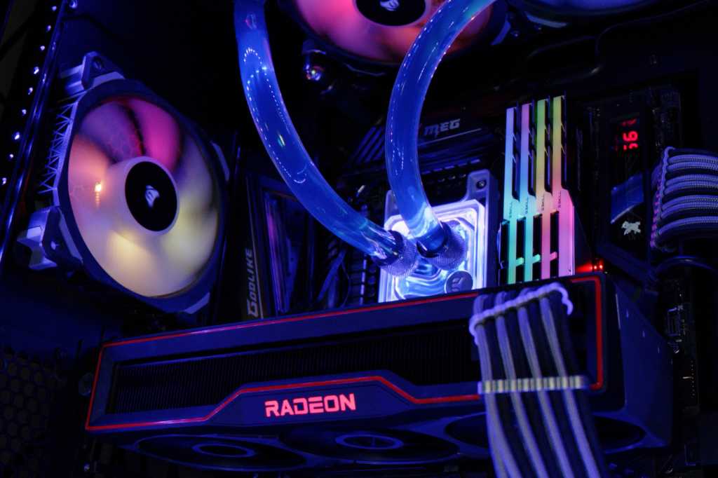 تنفيذي AMD يؤكد أن الذكاء الاصطناعي مستمر في 2025 ويقلل من أهمية حصة GPU Tiny