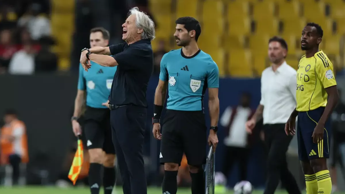 جدل واسع يثيره جستنيه حول حكم مواجهة النصر والخلود في 2025