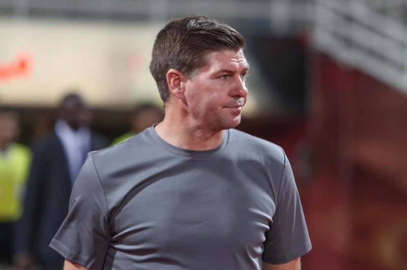 جيرارد على أعتاب تولي قيادة أحد أندية التشامبيونشيب الإنجليزي في 2025