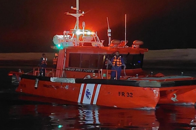 حريق زورق بالسالمية يسفر عن 3 إصابات بحسب الإطفاء