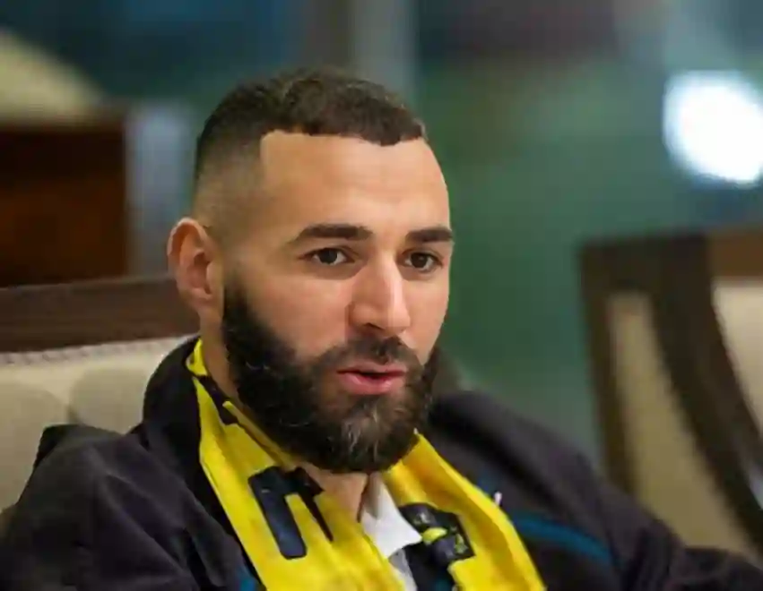 خيارات بنزيما بين إغراء مورينيو ورغبة العميد.. ماذا ينتظر النجم في 2025؟