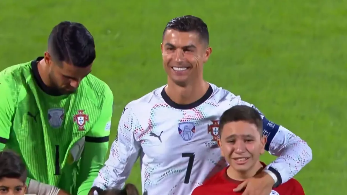 دموع طفل تروي لحظة مميزة مع رونالدو برفقة البرتغال في 2025