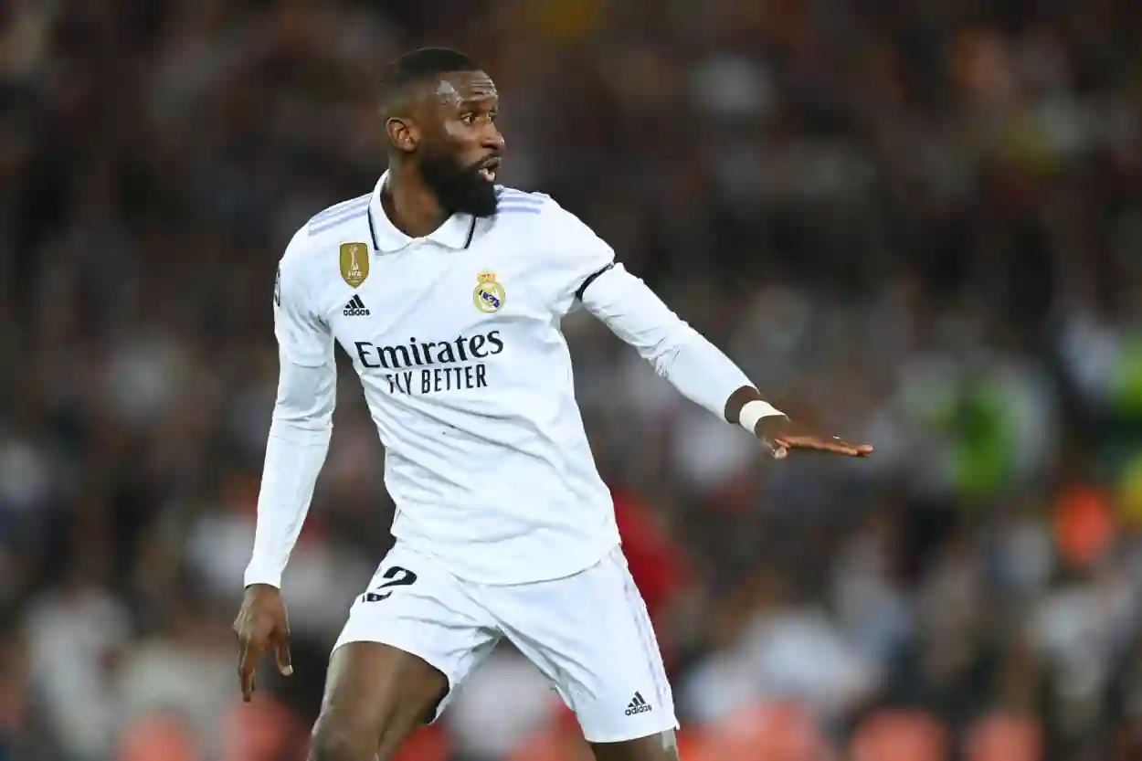 صراع النصر والهلال والاتحاد يتجدد في 2025.. هل يشهد دوري روشن انتقال “المدافع الصخري” من ريال مدريد؟