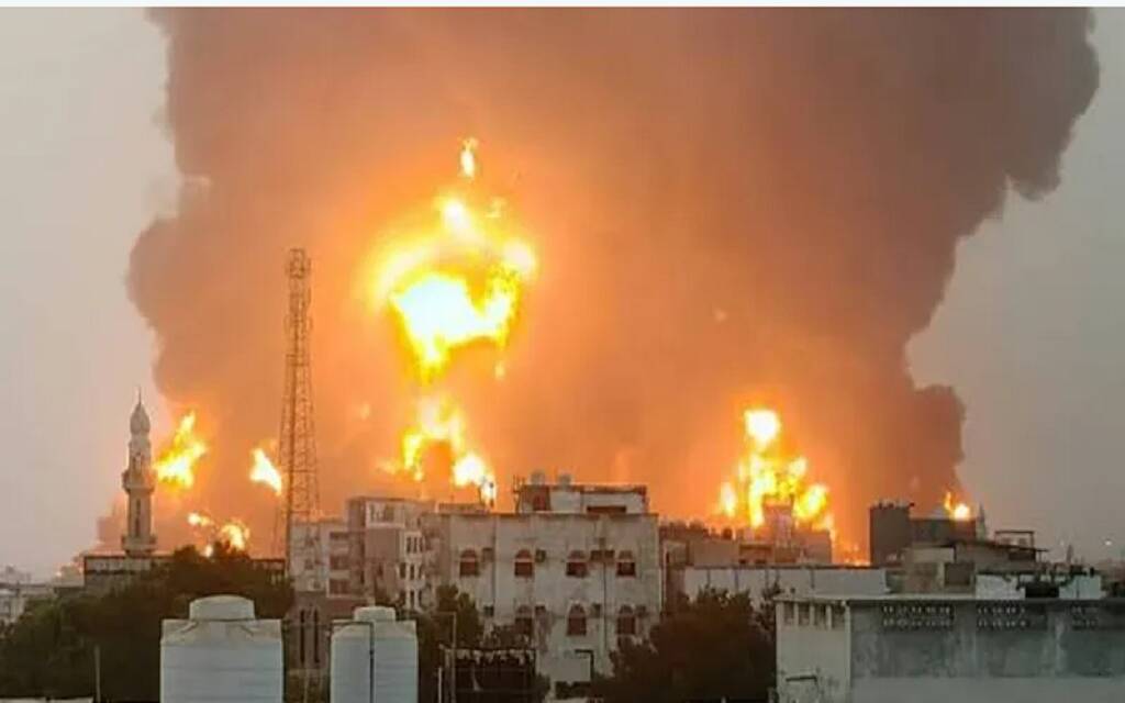 ضربات إسرائيلية تستهدف ميناء الحديدة اليمني في 2025