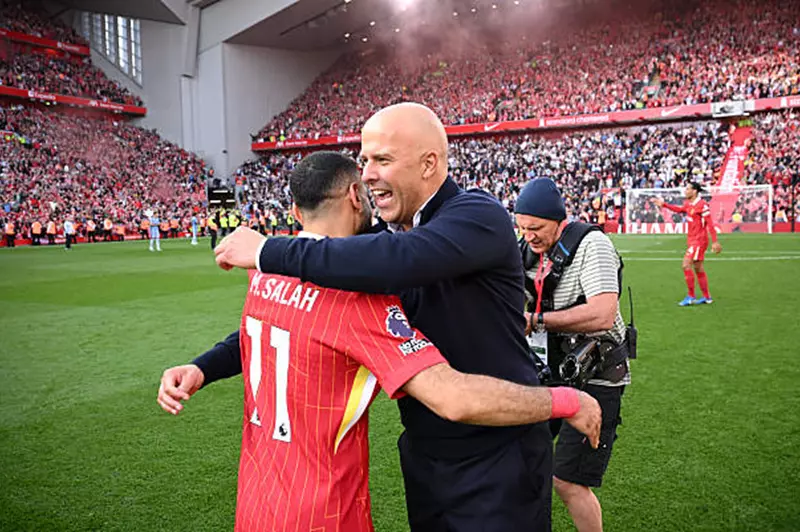 عبق البريميرليج يعود.. أرني سلوت يعيد إنجاز فيرجسون بعد 14 عامًا في 2025