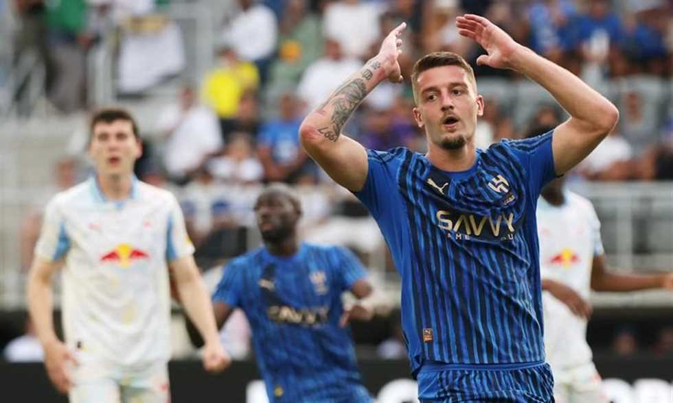 عرض ضخم يدفع سافيتش للتفكير في الرحيل عن الهلال.. مصير الصفقة مرهون بتفسير بند وحيد في عقده مع الزعيم 2025