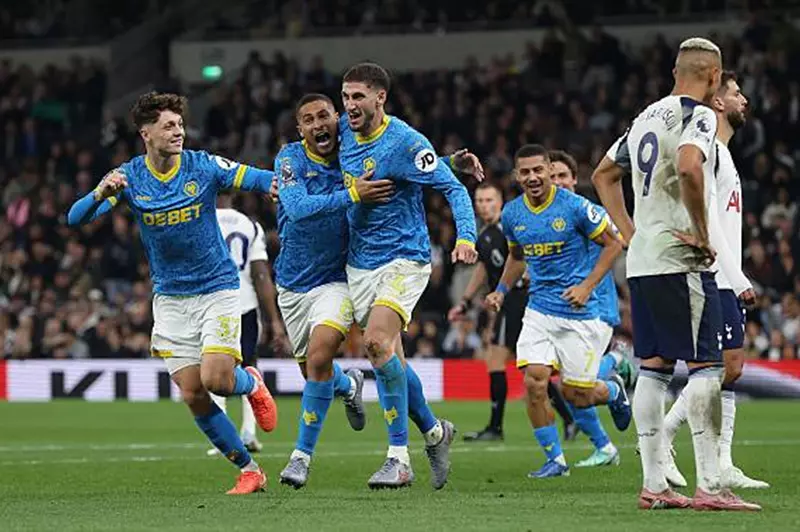 في الـ+90.. توتنهام يقتنص التعادل المثير أمام وولفرهامبتون في 2025