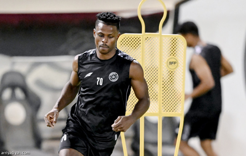 كامارا يشارك في تدريبات النصر عام 2025 قبل الإعلان الرسمي عن الصفقة