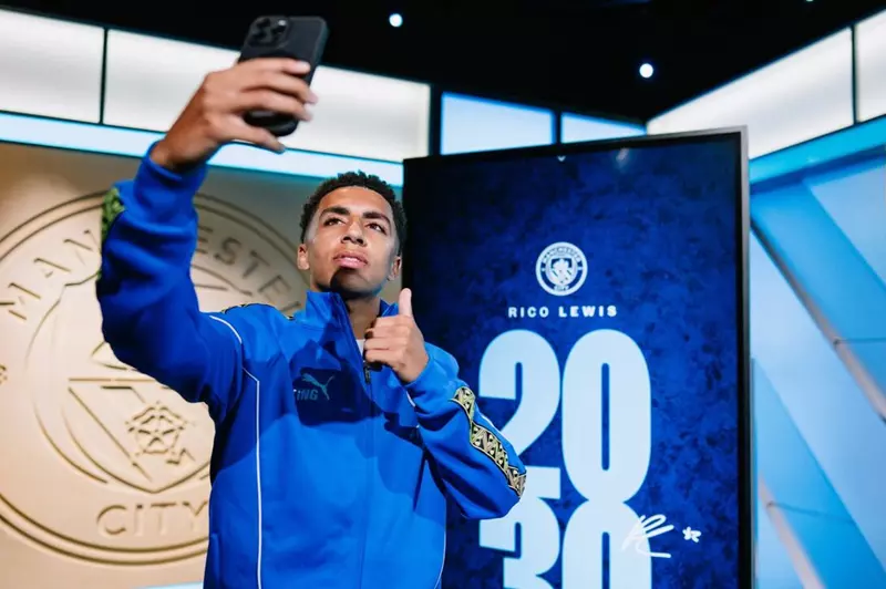 مانشستر سيتي يعلن تجديد عقد ريكو لويس رسميًا في 2025