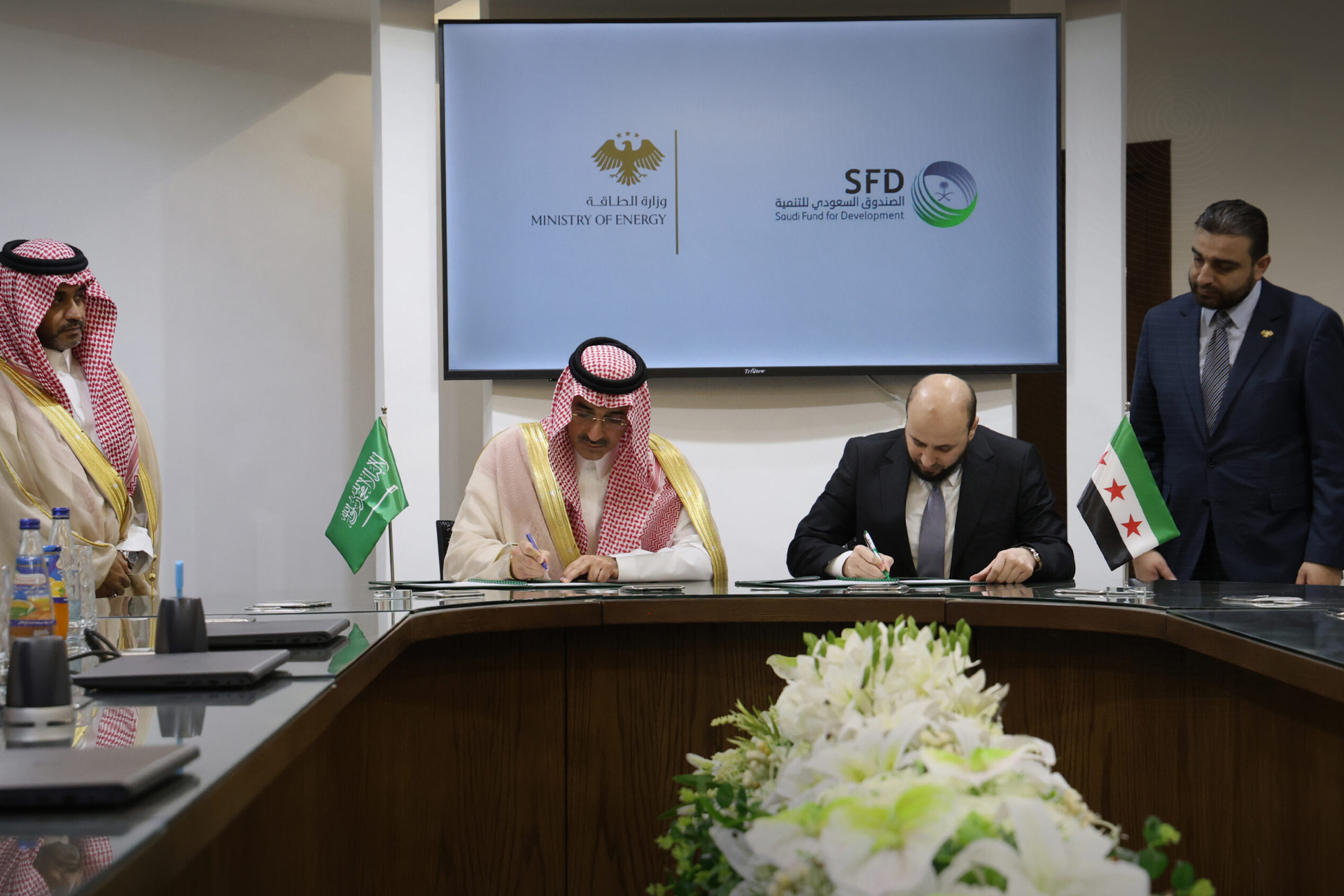 مبادرة سعودية كبيرة.. تزويد سوريا بـ 1.6 مليون برميل نفط خام في 2025