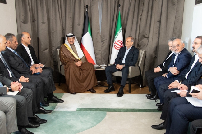 محادثات موسعة تجمع ممثل الأمير والرئيس الإيراني حول العلاقات المشتركة وتطورات الساحة الإقليمية والدولية في 2025