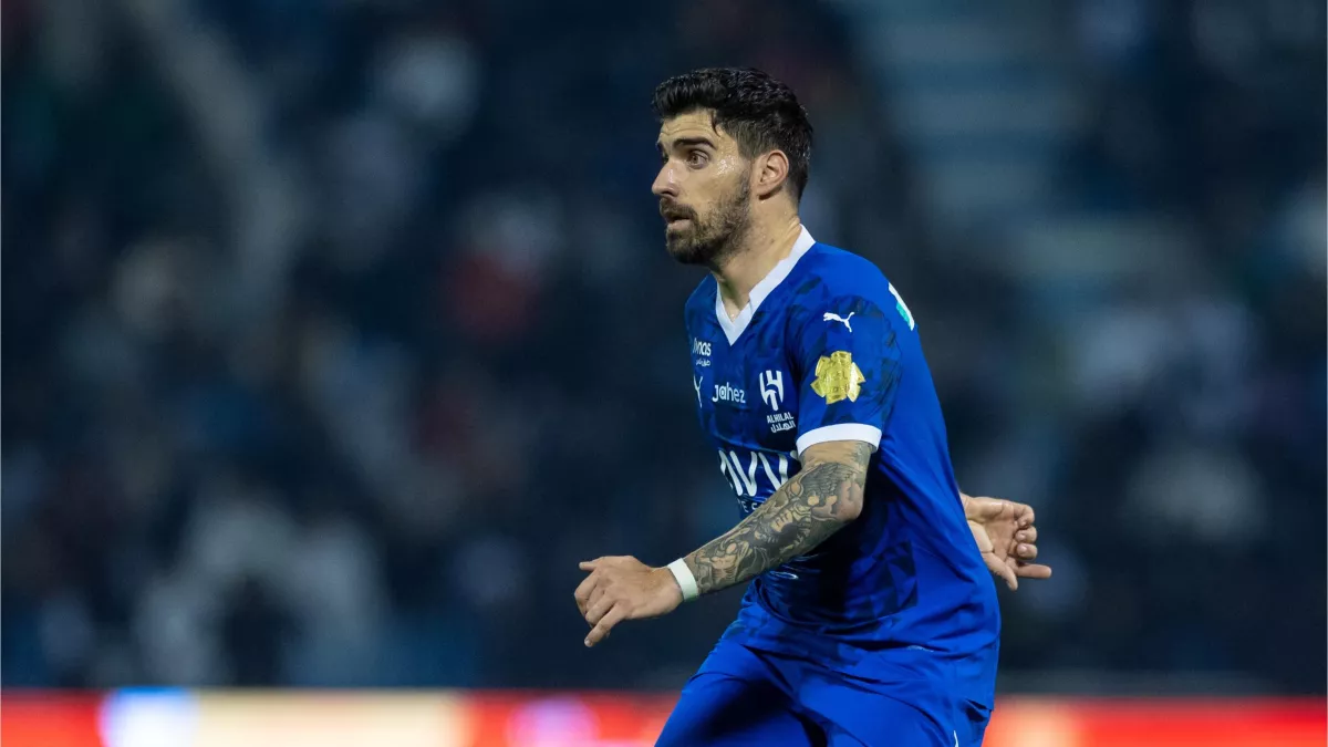 مستجدات حول مشاركة نيفيز مع الهلال أمام الأخدود 2025.. تقارير توضح التفاصيل