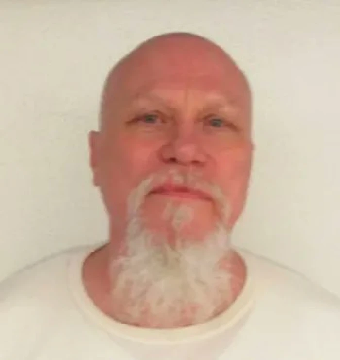 معتقل أمريكي يناشد السلطات التعجيل بإعدامه عام 2025.. ويروي معاناته داخل السجن