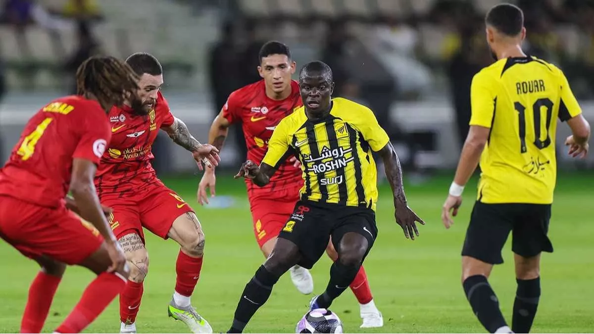 منافسة قوية بين الاتحاد والقادسية للفوز بالصفقة العملاقة في 2025.. كواليس مثيرة