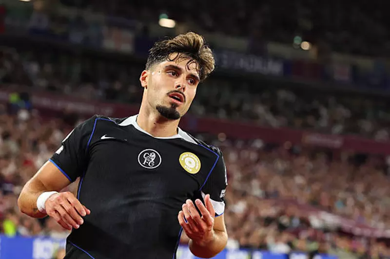 نيتو يتوج بجائزة أفضل هدف في تشيلسي بديربي لندن لشهر يونيو 2025