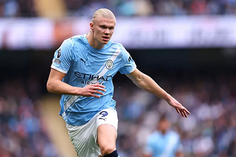 هالاند يبتعد بالصدارة.. أحدث قائمة لهدافي الدوري الإنجليزي 2025