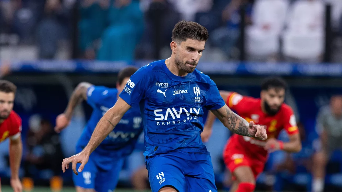 وجهة نظر خبير تحكيمي تحسم الجدل حول ركلة جزاء الهلال 2025