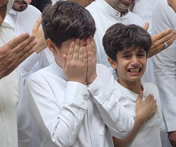 وداع مؤثر للملا كرار العسيف في القديح خلال ليلة خسوف القمر 2025