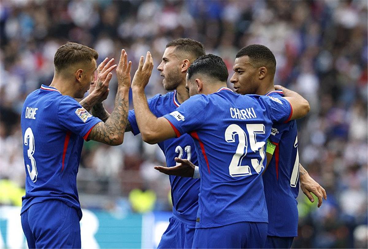 ولعة نار في الجولة الرابعة.. القنوات الناقلة لمباراة فرنسا وأيسلندا من التصفيات الأوروبية