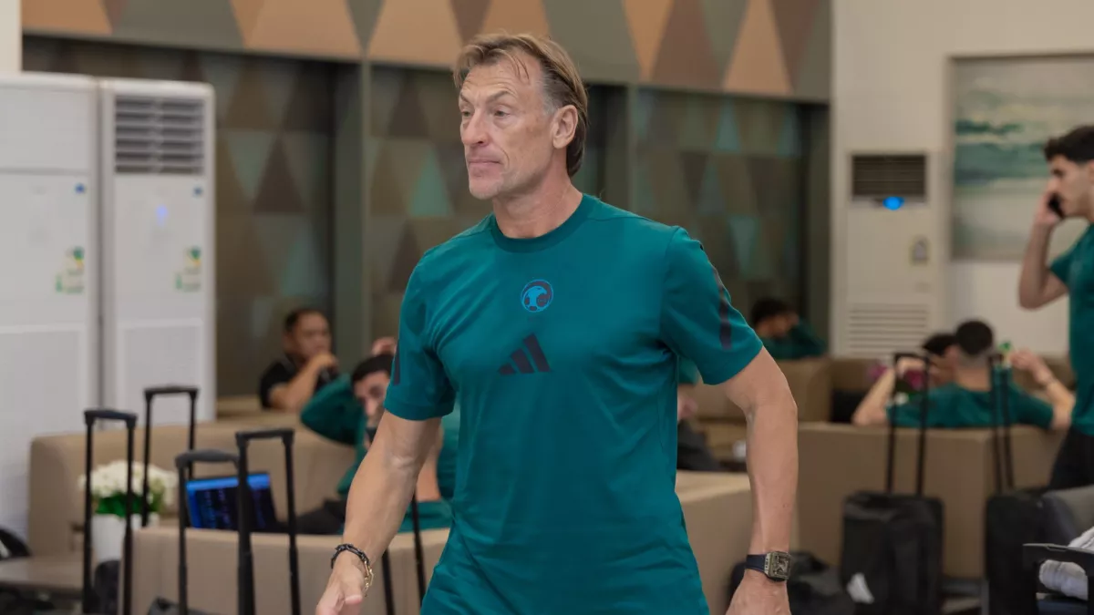 أسلوب رينارد في مواجهة العراق.. توازن بين الانضباط الدفاعي والحذر الهجومي