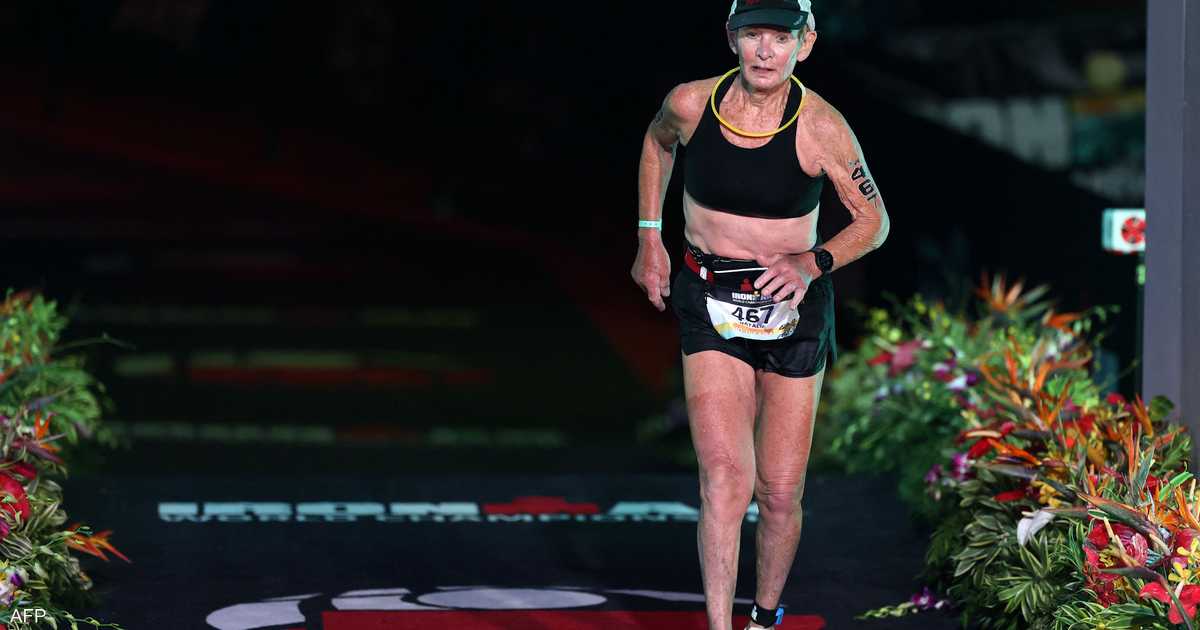 إنجاز استثنائي.. سيدة في الثمانين تُشعل سباق الرجل الحديدي العالمي