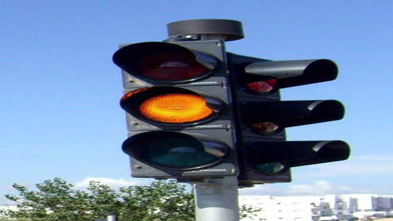 احذر! ما لا تعرفه عن مخالفه الاشاره البرتقاليه وغرامتها في السعودية