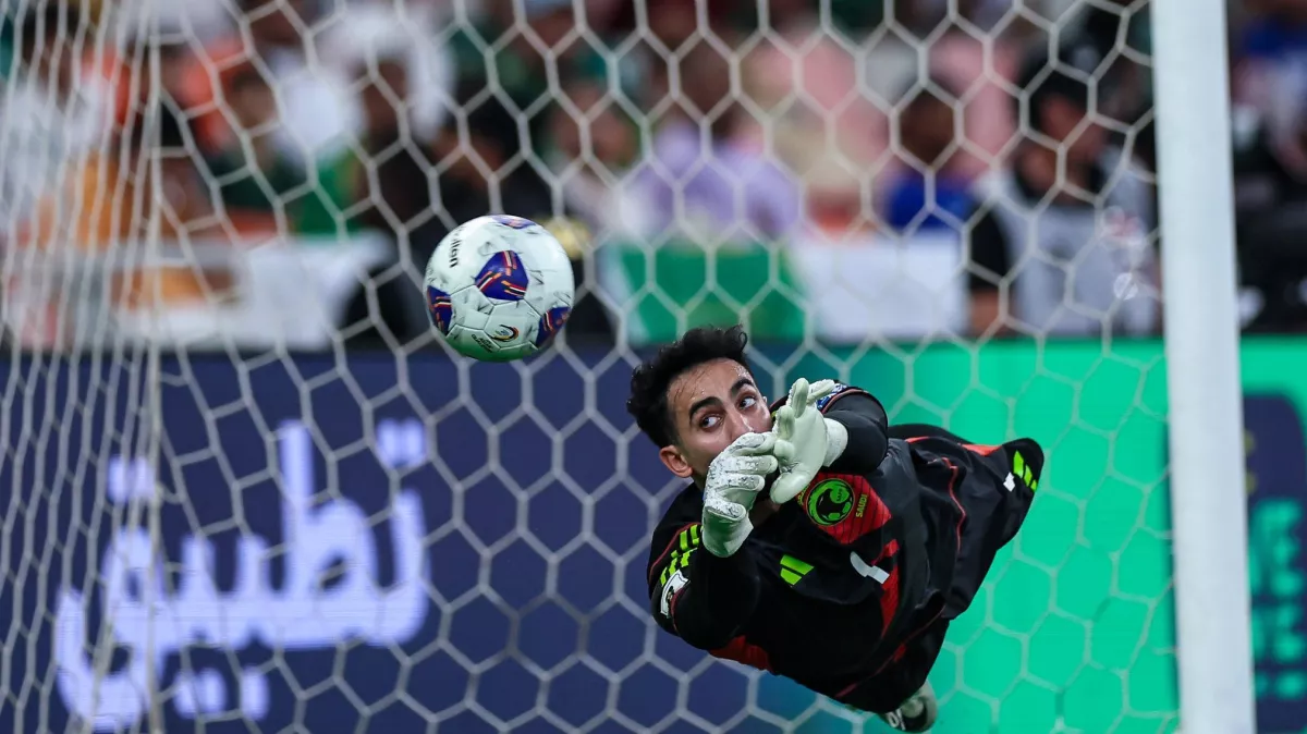 غضب جماهيري نصراوي بعد تصريح يُقلل من قوة تصديات العقيدي