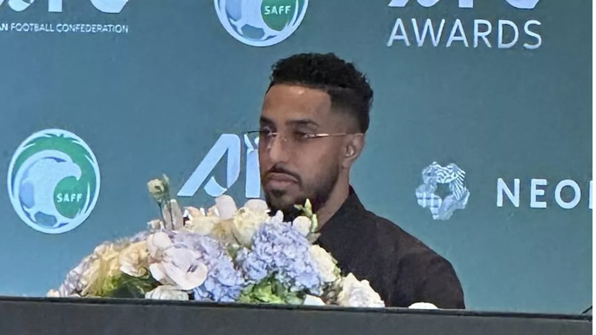 تألق الدوسري في حفل جوائز آسيا.. رسالة بأن الخبرة تصنع الفارق