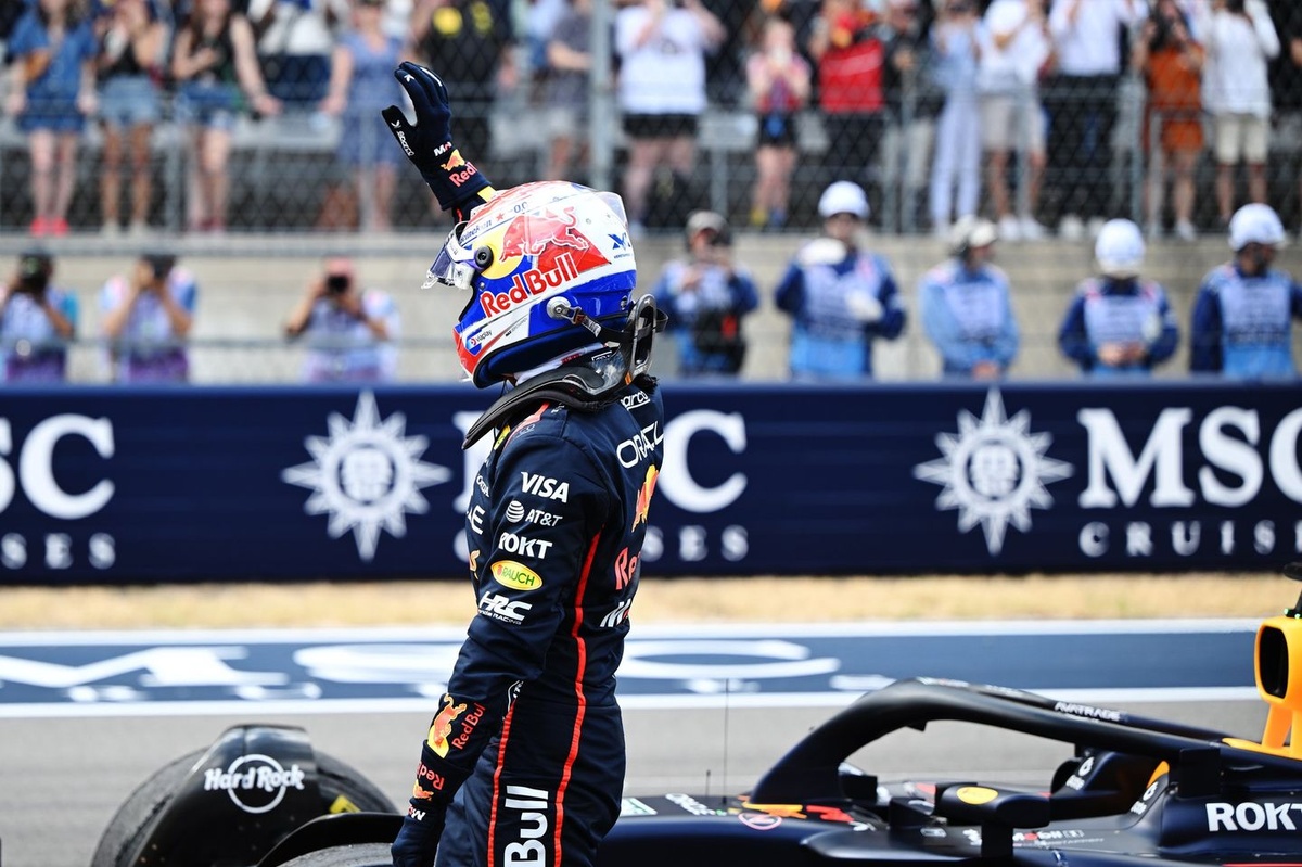 سيطرة فيرستابن على انطلاقة سباق أوستن.. بياستري يواجه صعوبات في المسار