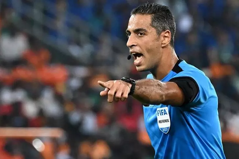 طاقم تحكيم بقيادة أمين عمر لمواجهة مرتقبة بين الأهلي وكهرباء الإسماعيلية