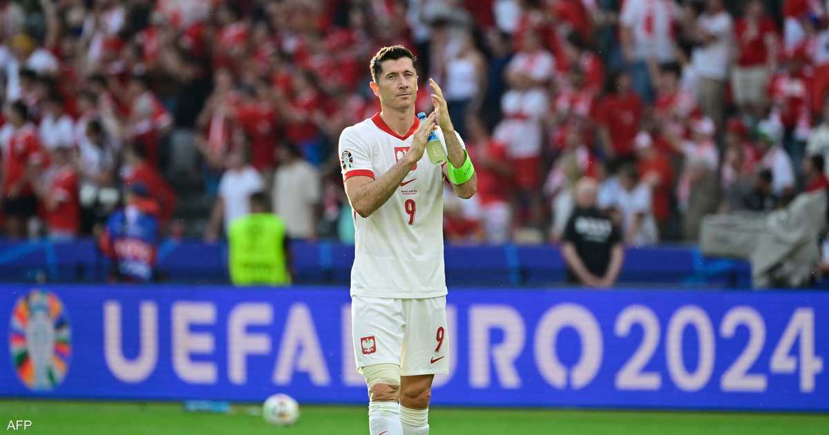 غضب كتالوني واسع تجاه ليفاندوفسكي بعد تصرفه المرتبط بمنتخب بلاده..